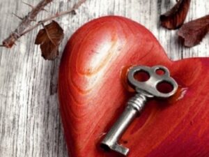 Heart with key symbolizing love, inspired by Lovage Leaf folklore – Health Embassy